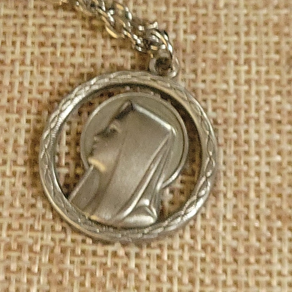Vintage Silver Tone Virgin Mary Madonna Pendant Necklace 18 In